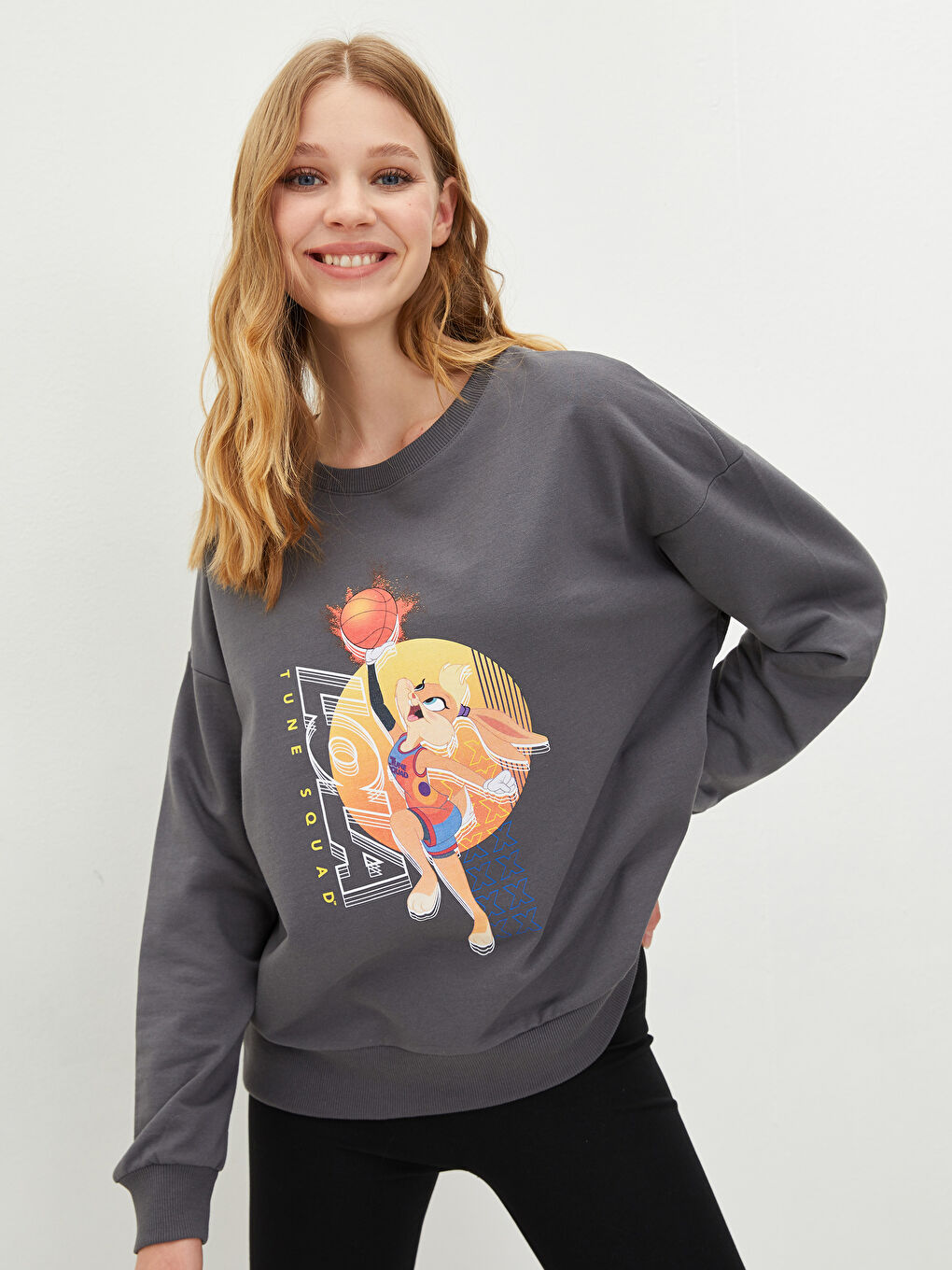 Crew Neck Lola Bunny Printed Long Sleeve Women s Sweatshirt W1IK48Z8 JNL W1IK48Z8 JNL LC Waikiki