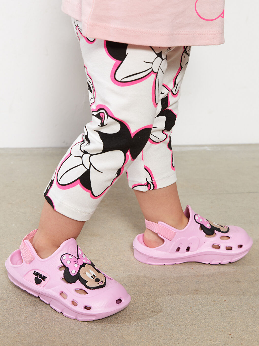 Minnie Mouse Licensed 3D Patch Detailed Elastic Baby Girl Sandals