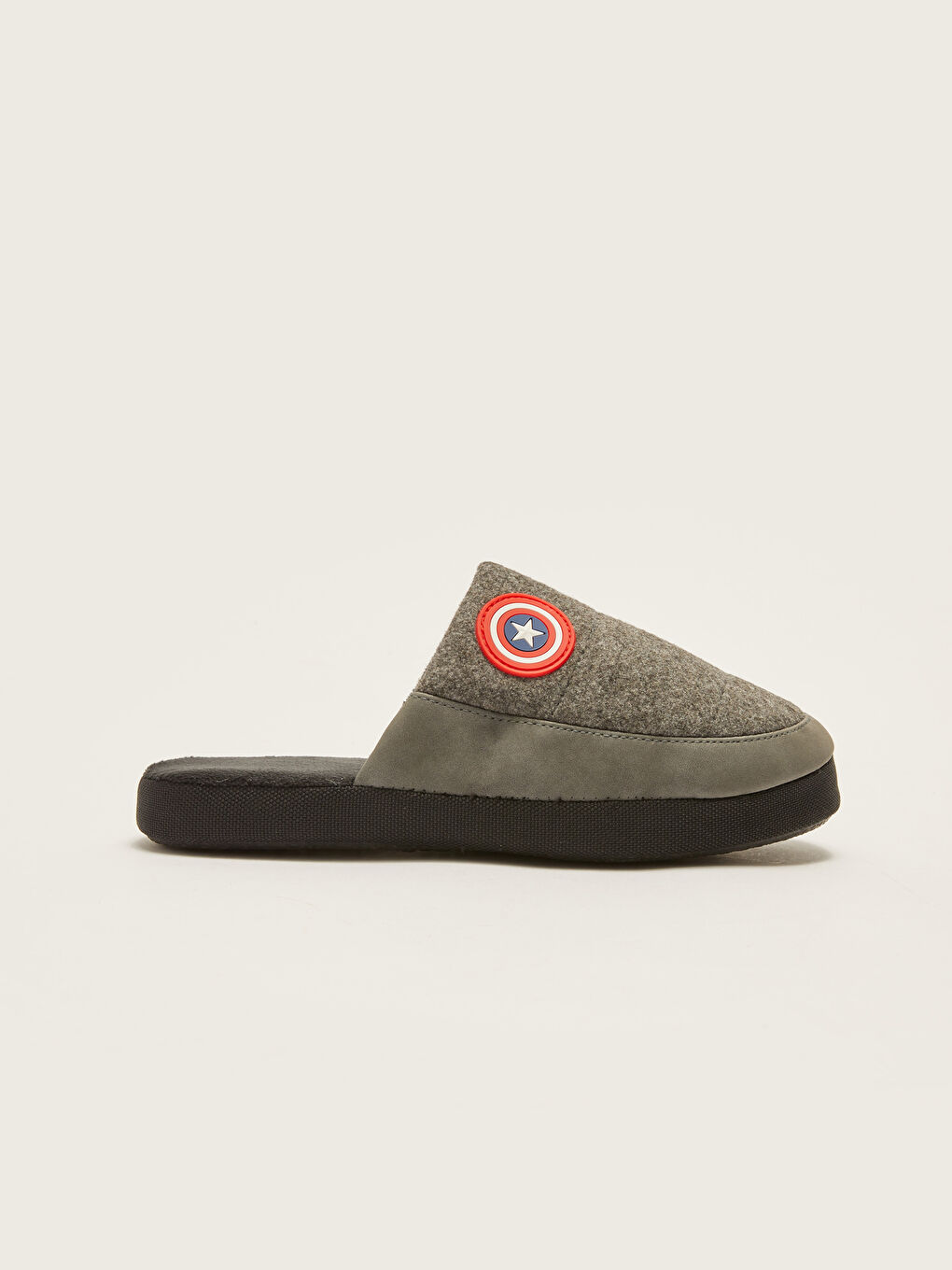 Captain America Licensed Boy s Indoor Slippers W22368Z4 S94 W22368Z4 S94 LC Waikiki
