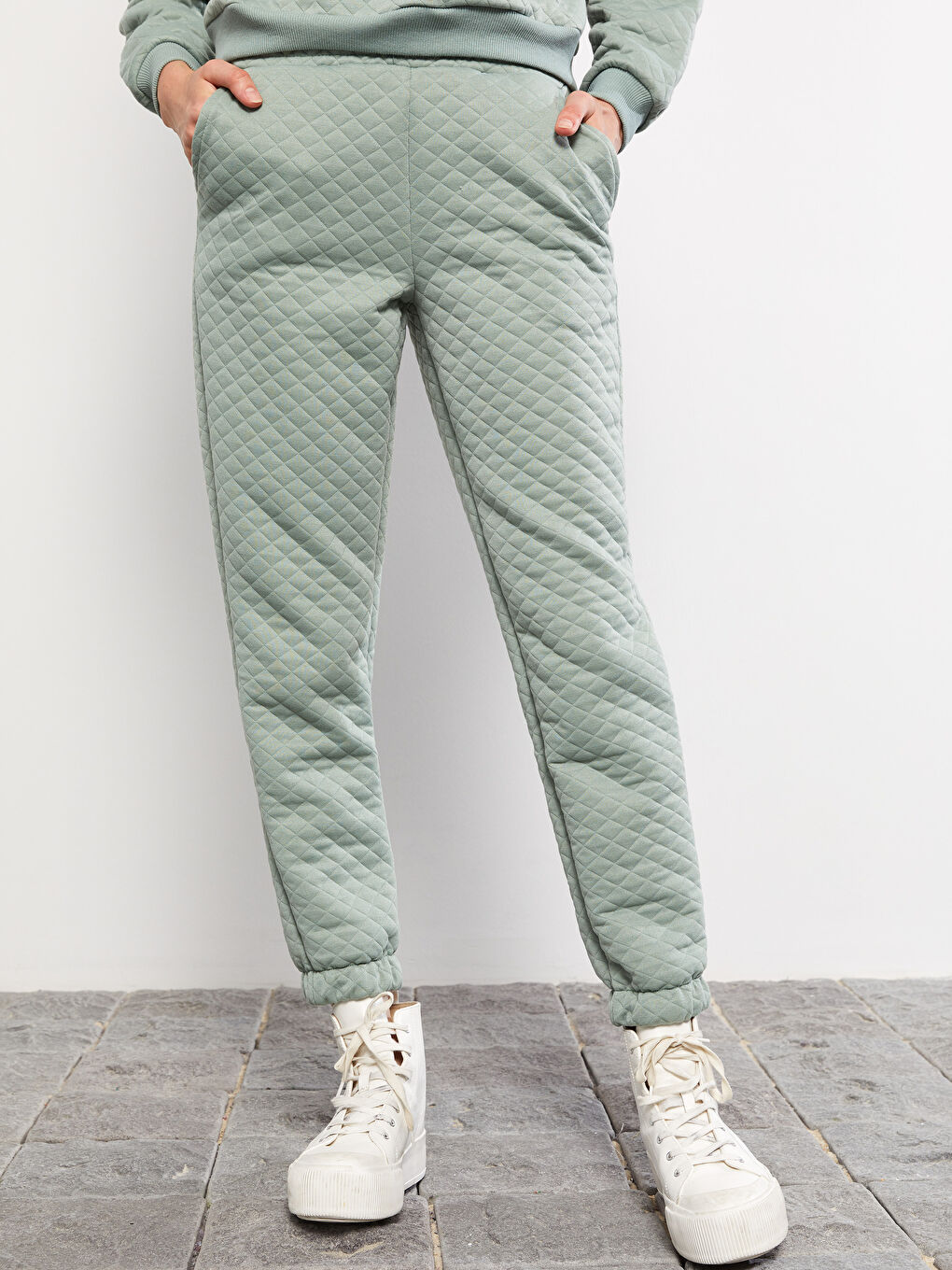 Elastic Waist Quilted Women s Jogger Sweatpants W26795Z8 GC8