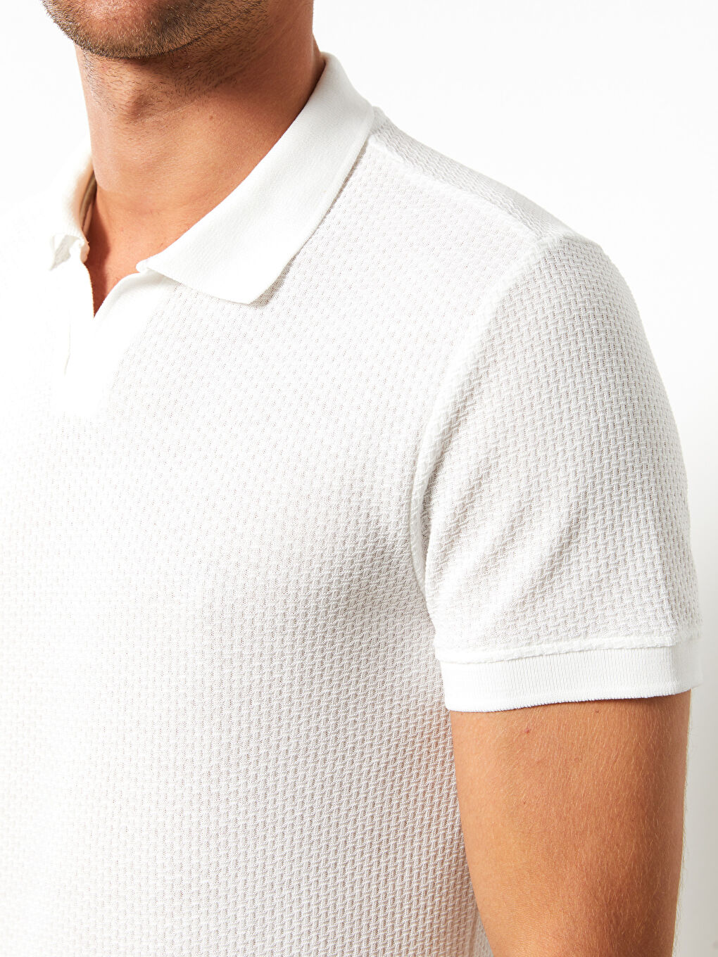 Polo Neck Short Sleeve Men's T-Shirt -W28401Z8-R9J