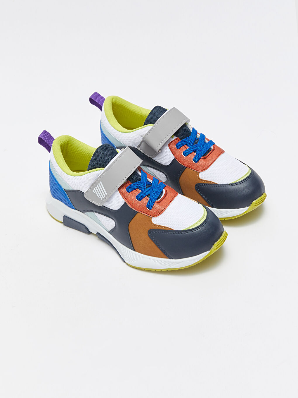Sports shoes discount with velcro straps