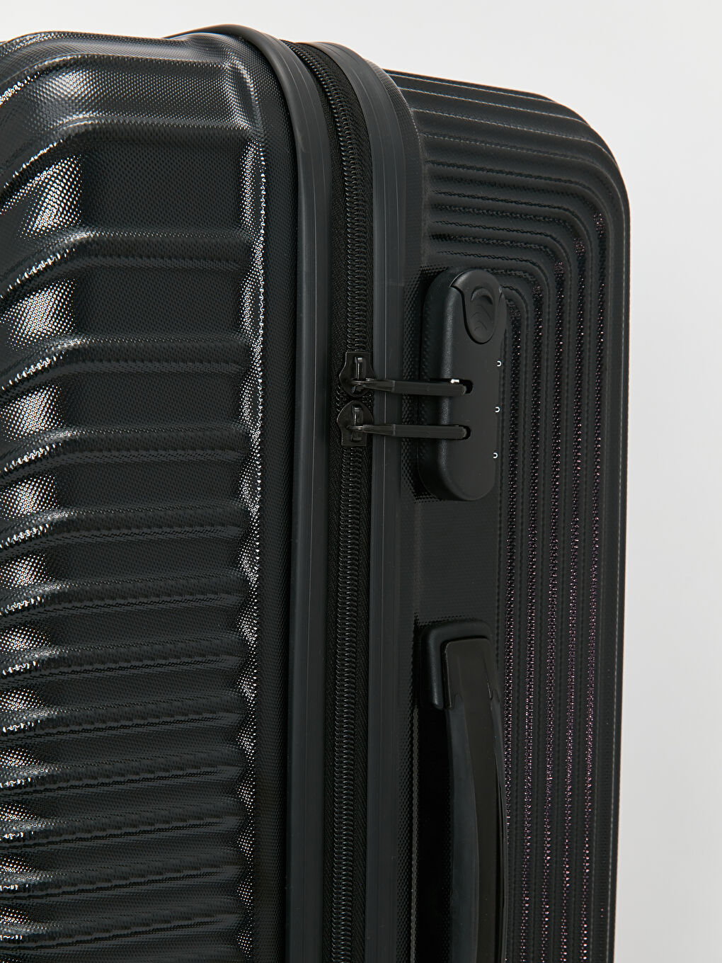 Lock Detailed Oversized Suitcase S3IN86Z8E0N S3IN86Z8E0N LC Waikiki