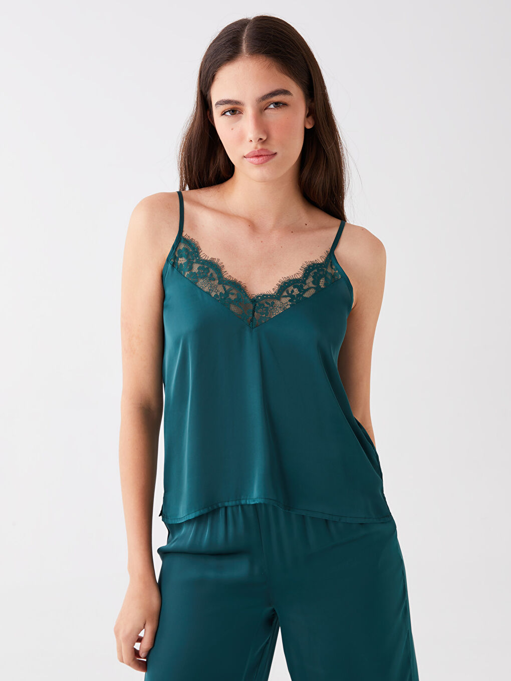 V-Neck Lace Detailed Strap Satin Women's Pajamas Set V-Neck Lace Detailed Strap Satin Women's Pajamas Set