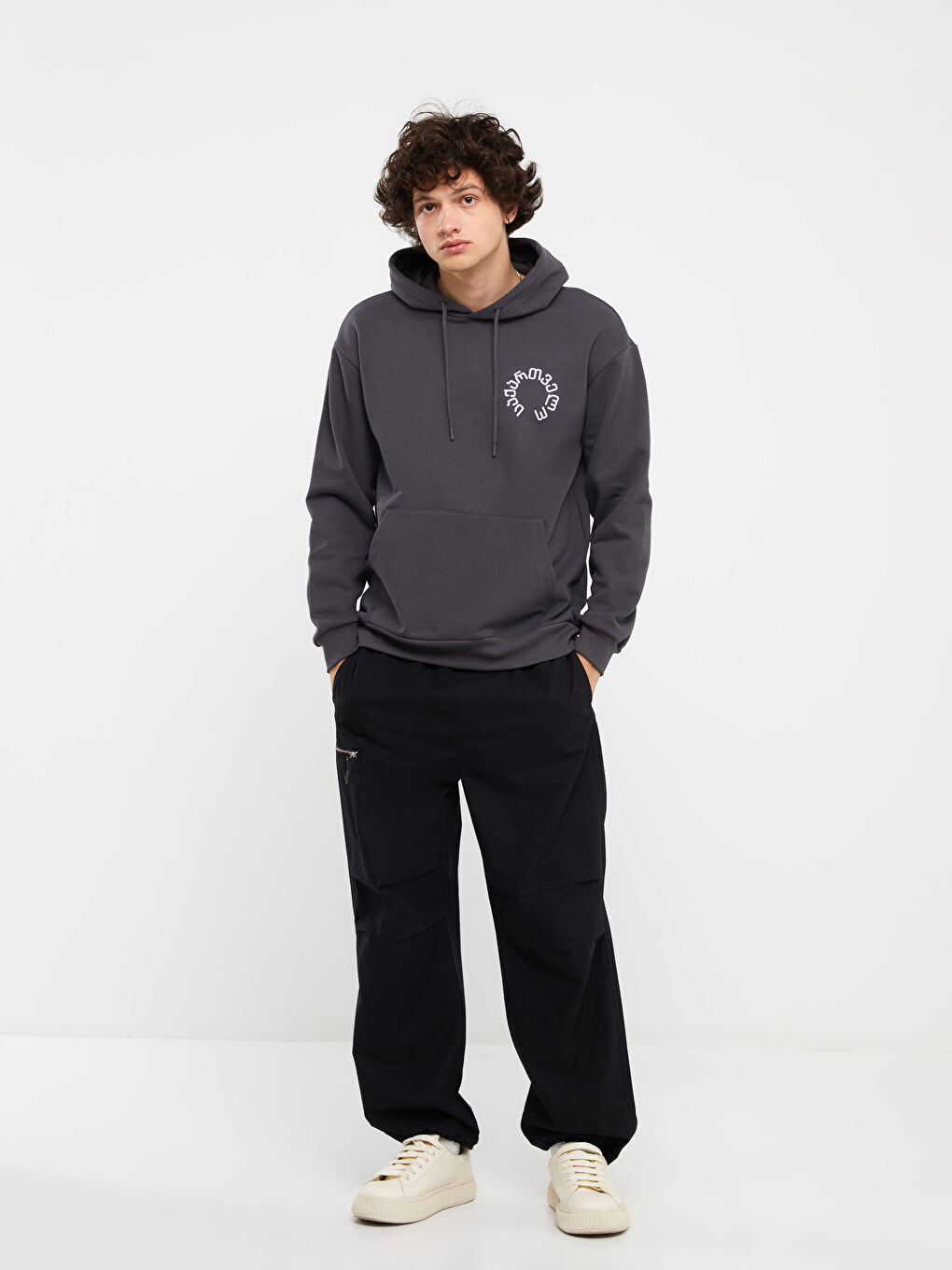 هودی مردانه فیت راحت ال سی وایکیکی کژوال W3IV20Z8 | LCW Casual - Image 3