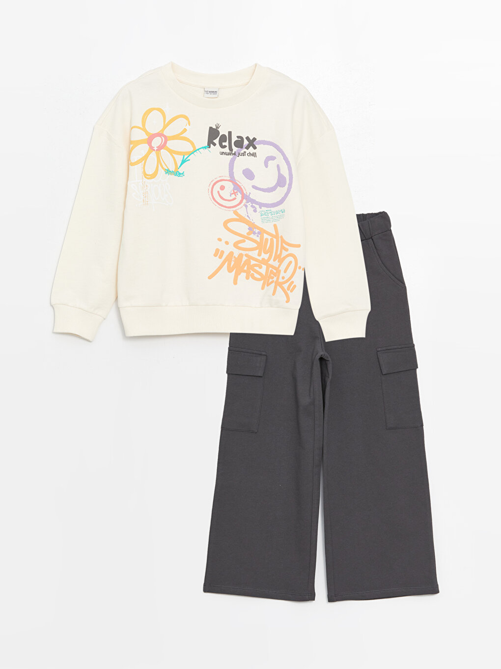Killer Daily Uniform: Graphic Sweatshirt + Distressed Jeans + Snakeskin  Booties - The Mom Edit
