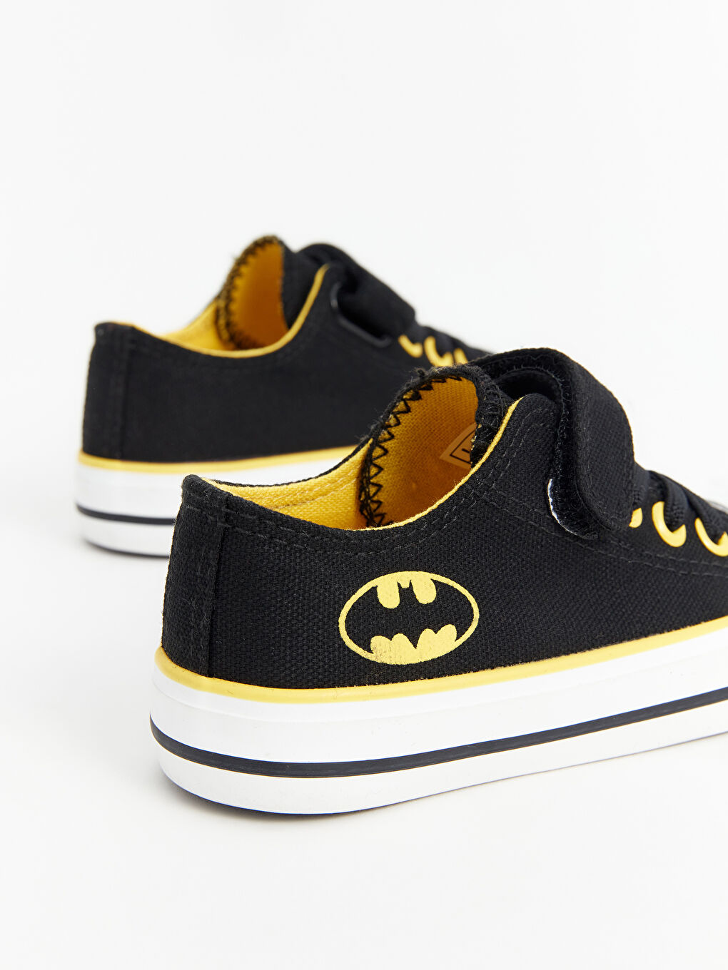 Boys batman converse store
