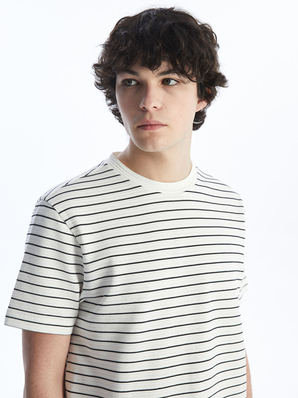 تی شرت مردانه فیت نرمال ال سی وایکیکی کژوال S4DH16Z8 | LCW Casual - Image 2