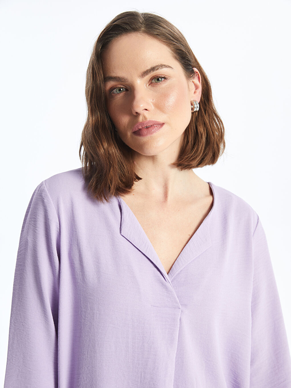 lycee リセ 藍川有紗 KR LC WAIKIKI Blouse en Aérobin Unie à Encolure en V Échancré