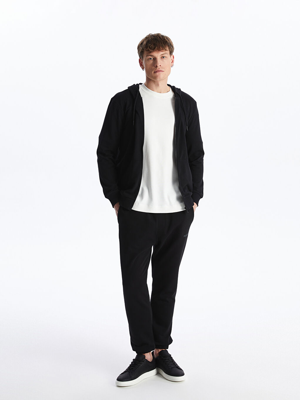 شلوار ورزشی مردانه فیت نرمال ال سی وایکیکی کژوال S4J765Z8 | LCW Casual - Image 2