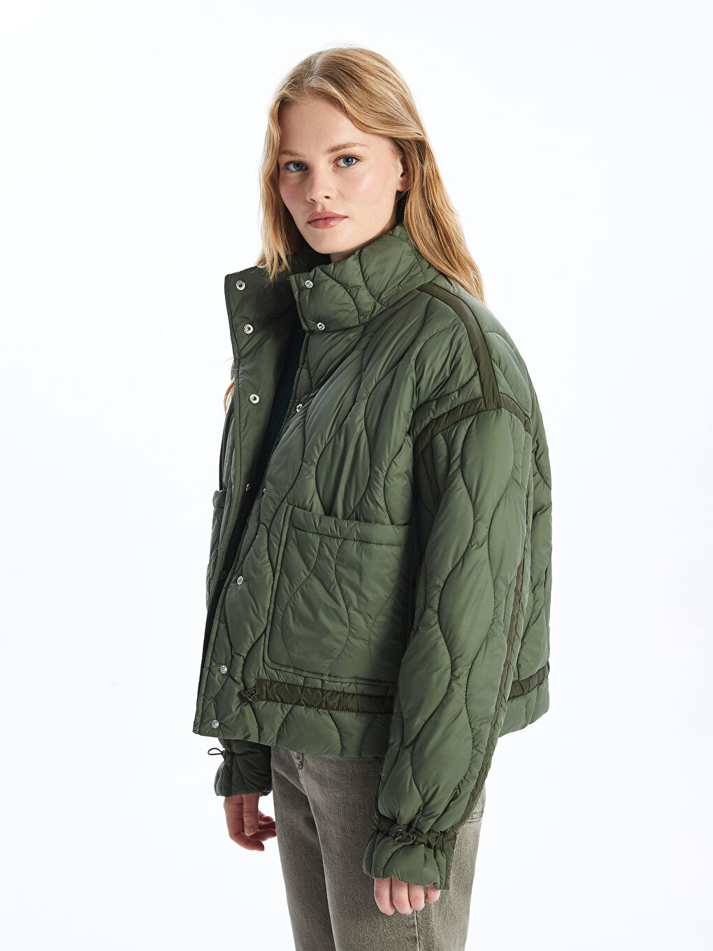 queri。 LC WAIKIKI Дута куртка з коміром-воронкою та стьобаним