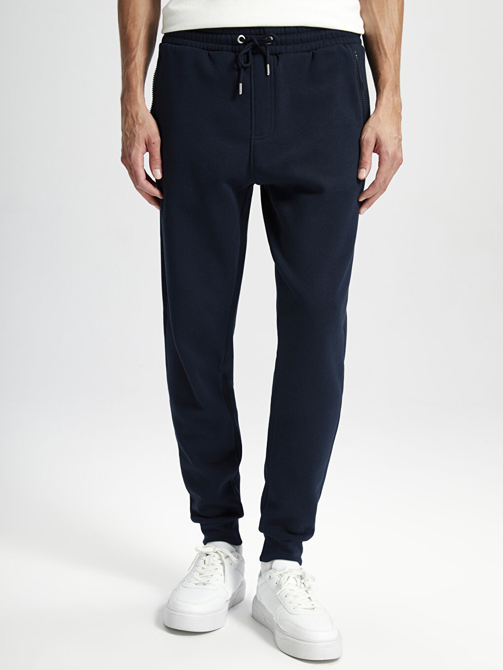 Standard Fit Men's Thick Jogger Sweatpants -W40847Z8-RFH - W40847Z8-RFH -  LC Waikiki