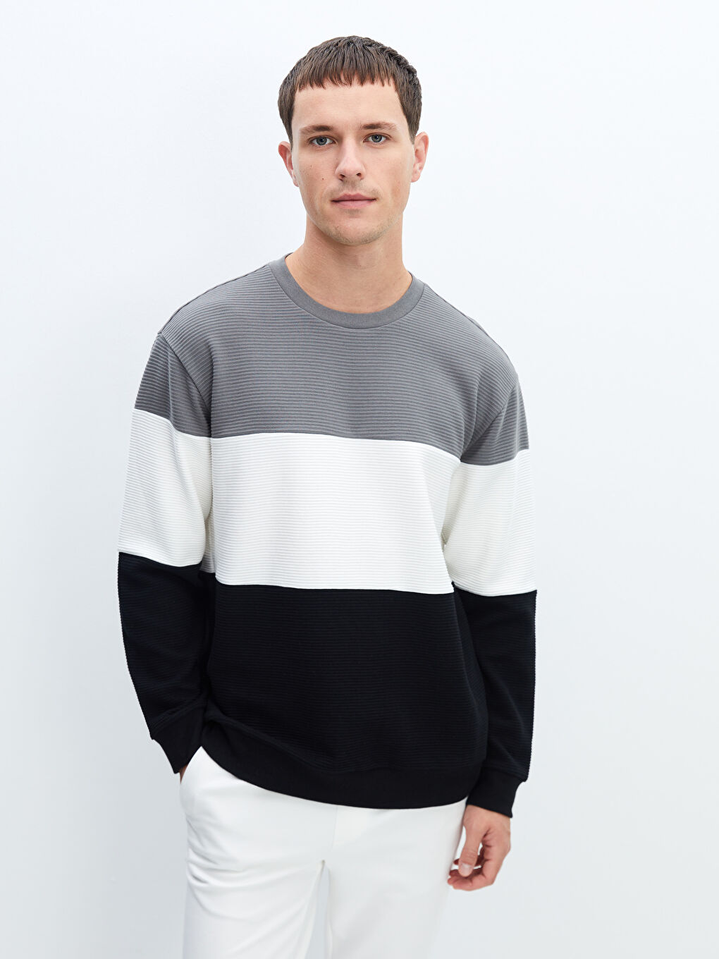 Crew Neck Long Sleeve Men's Sweatshirt with Color Block -W44397Z8-VE6 - W44397Z8-VE6 - LC Waikiki Crew Neck Long Sleeve Men's Sweatshirt with Color Block -W44397Z8-VE6 - W44397Z8-VE6 - LC Waikiki