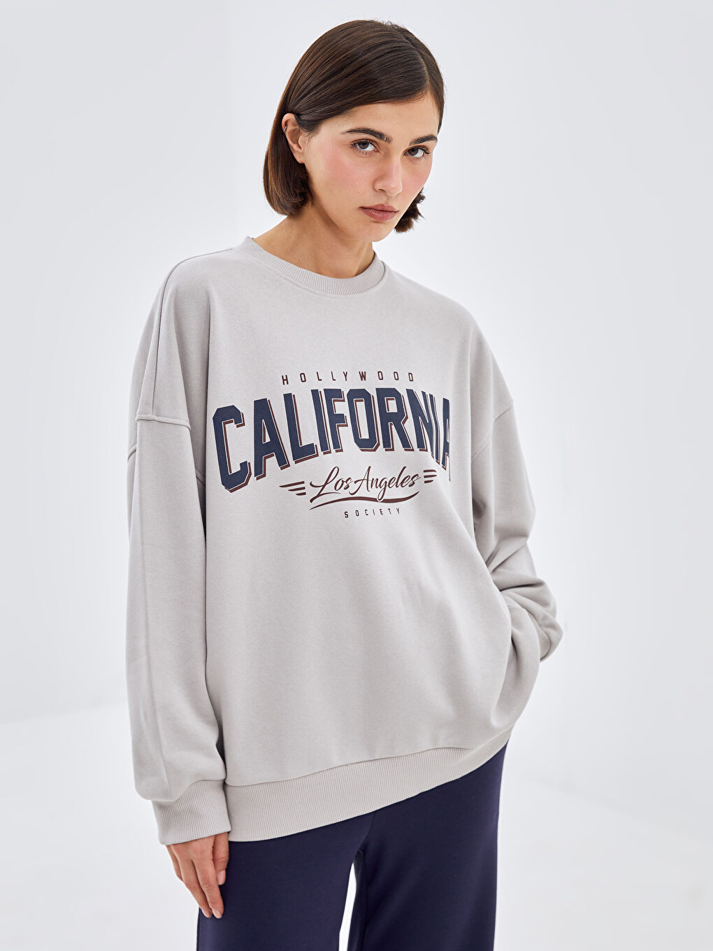 Crew Neck Printed Oversize Women s Sweatshirt W45735Z8 G5K W45735Z8 G5K LC Waikiki