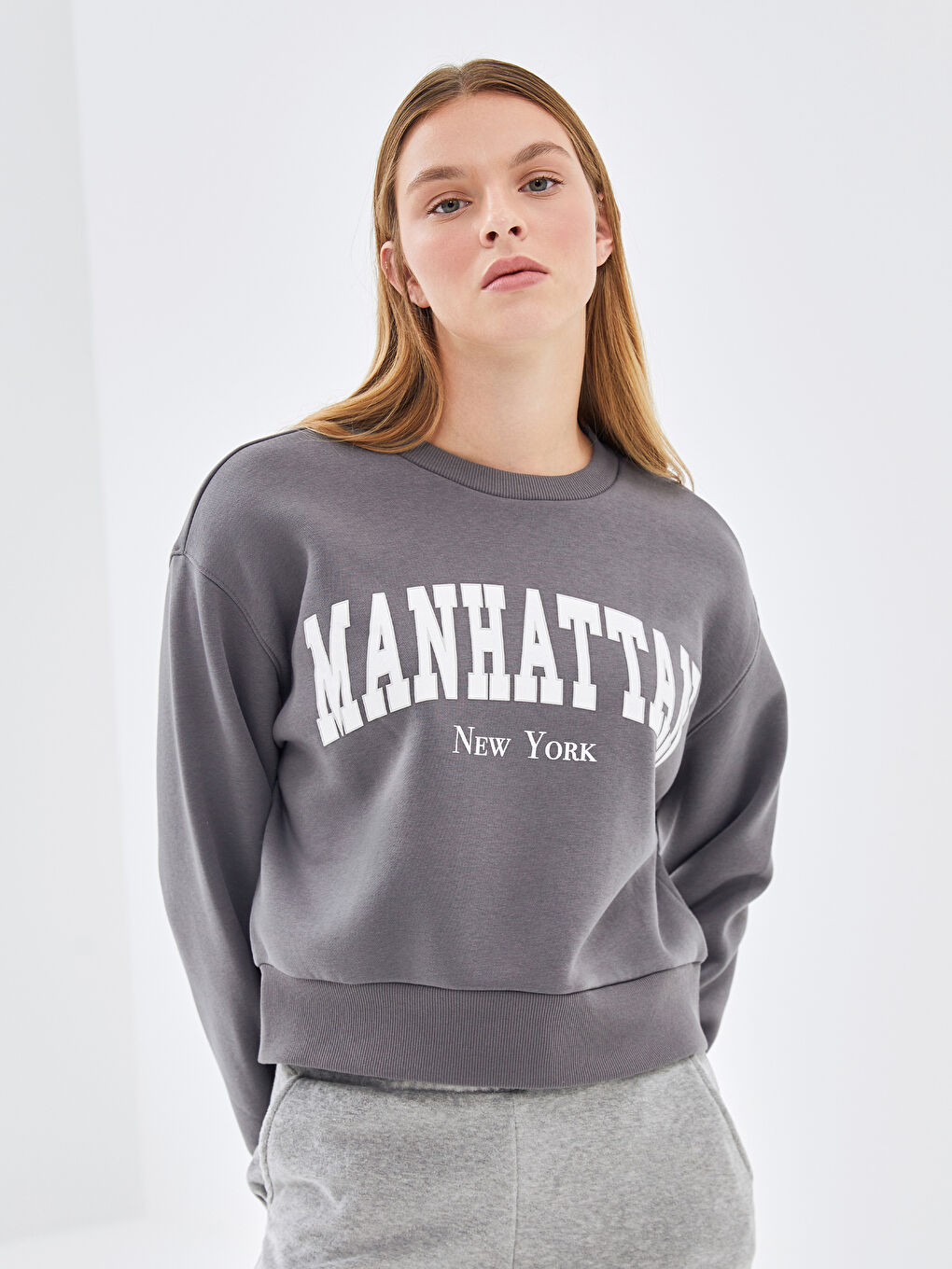 Crew Neck Printed Oversize Women s Thick Sweatshirt W4CB84Z8 H0M W4CB84Z8 H0M LC Waikiki