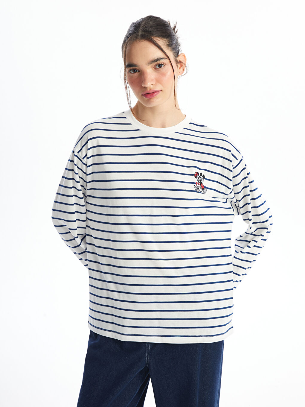 Crew Neck Mickey Mouse Embroidered Long Sleeve Women s T Shirt W4ET08Z8 LEN W4ET08Z8 LEN LC Waikiki