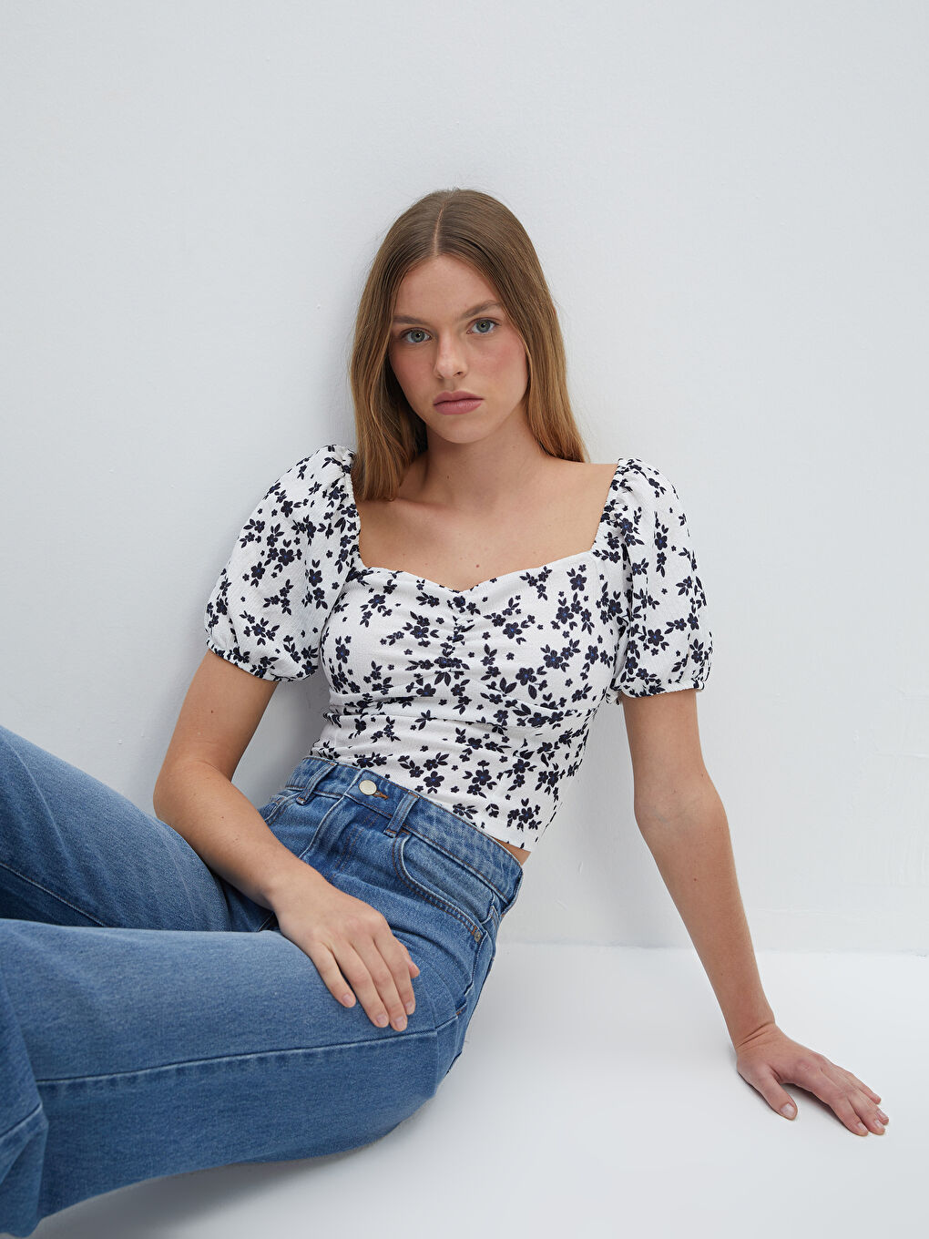 見逃し厳禁！おトクな Women's Sleeve Balloon Floral Neck Slash Crop -W4GS87Z8 Top トップス