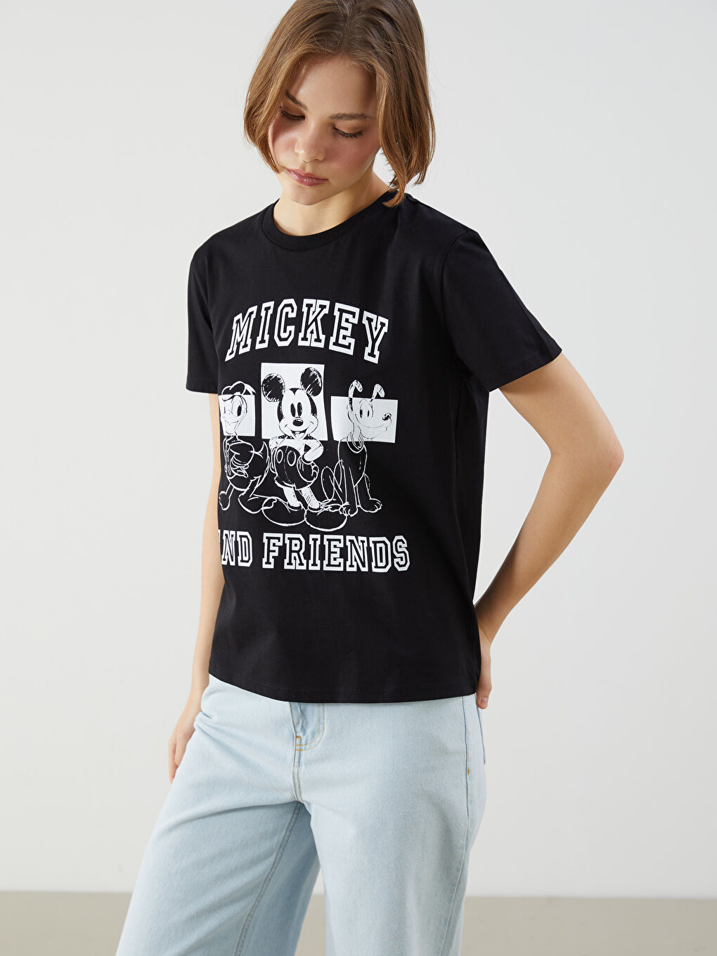 スーパーコピー 激安 - ブランドコピー代引き高品質専門店 Crew Neck T-Shirt Women's Printed Friends and Mickey コスプレウィッグ