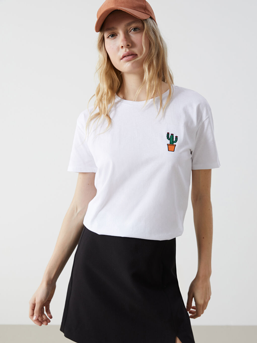 Crew Neck Embroidered Women's T-Shirt -S5DL09Z8-Q6K