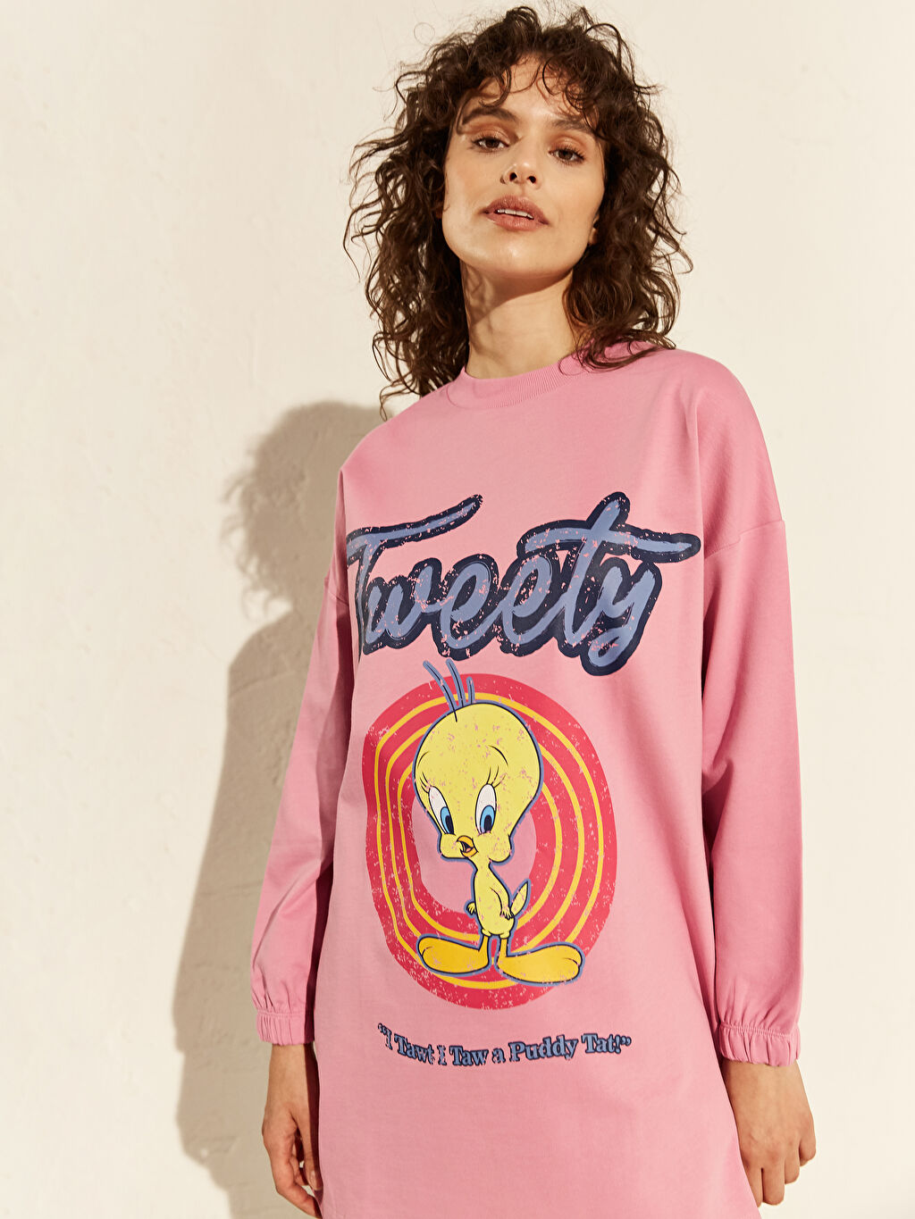 LCW Tweety Baskılı Oversize Sweatshirt. 1 LCW Tweety Baskılı Oversize Sweatshirt. 1