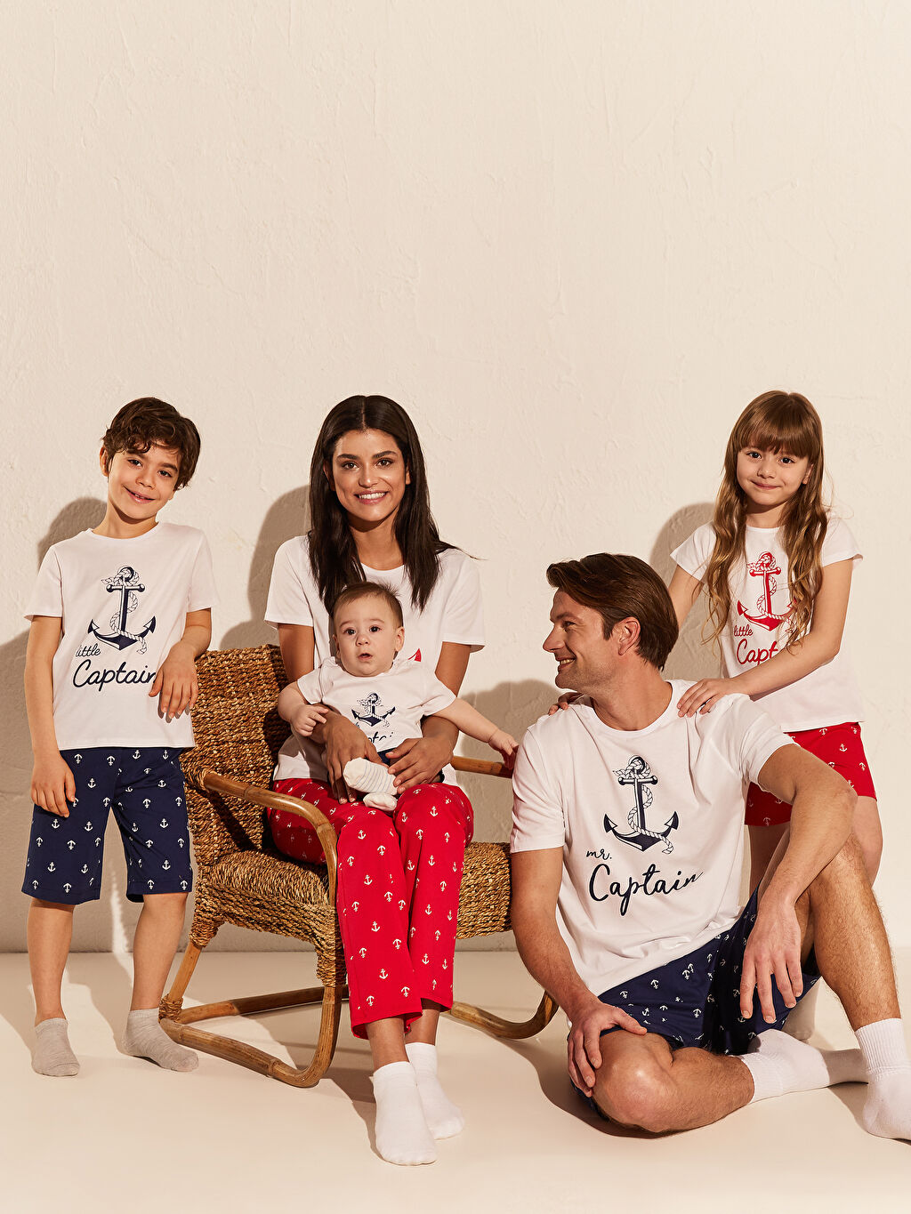 Kirmizi Aile Koleksiyonu Capa Baskili Pamuklu Pijama Takimi Lc Waikiki