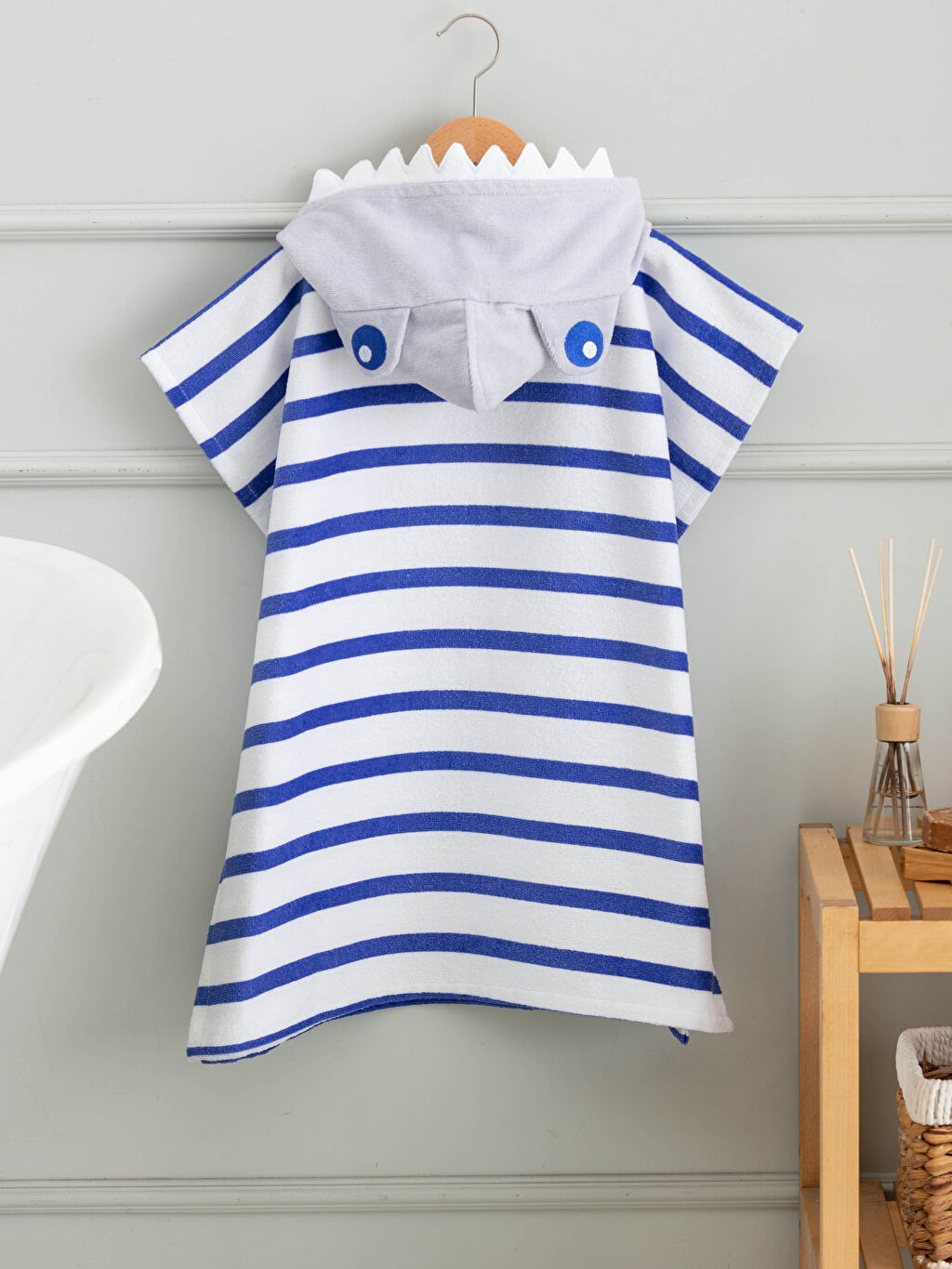 Mavi Kapüşon Yaka Baskılı Erkek Çocuk Panço LC Waikiki