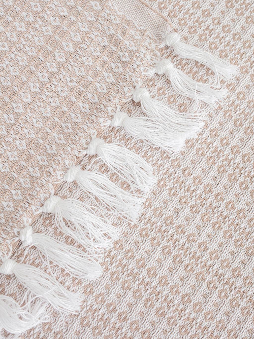 Bej Tek Kişilik Kendinden Desenli Püsküllü Yatak Örtüsü Bej Tek Kişilik Kendinden Desenli Püsküllü Yatak Örtüsü