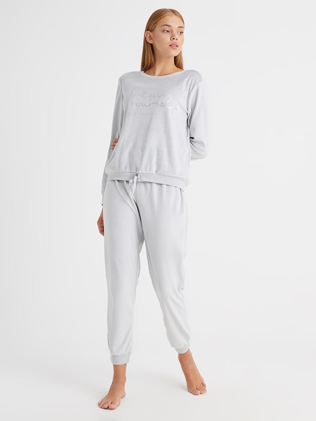 Gri Yazi Baskili Kadife Pijama Takimi Lc Waikiki