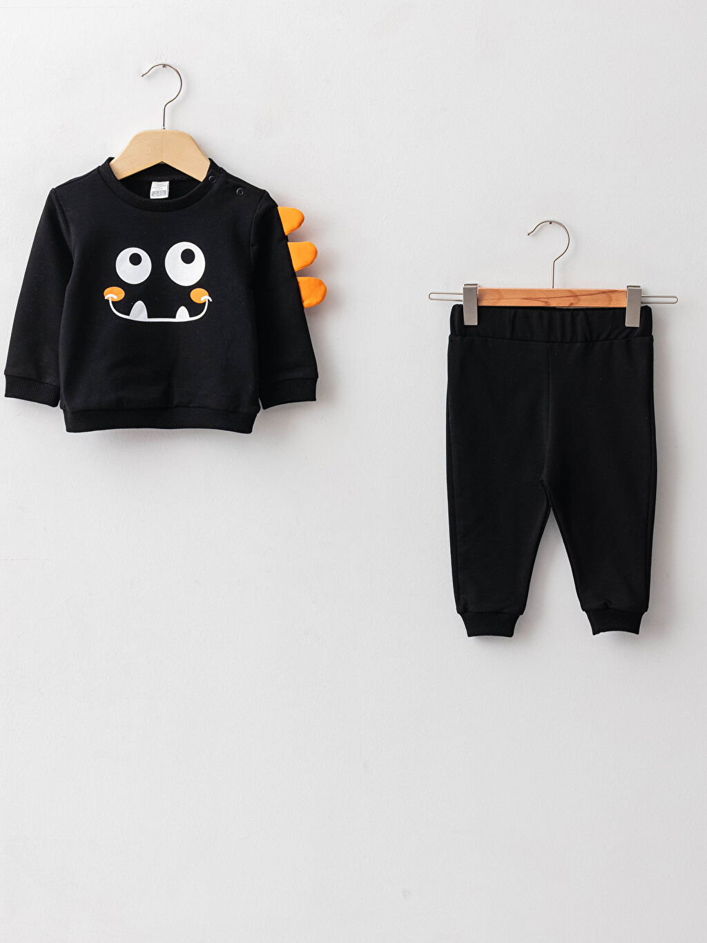 Siyah Bisiklet Yaka Uzun Kollu Baskili Erkek Bebek Sweatshirt Ve Jogger Pantolon 2 Li Takim Lc Waikiki