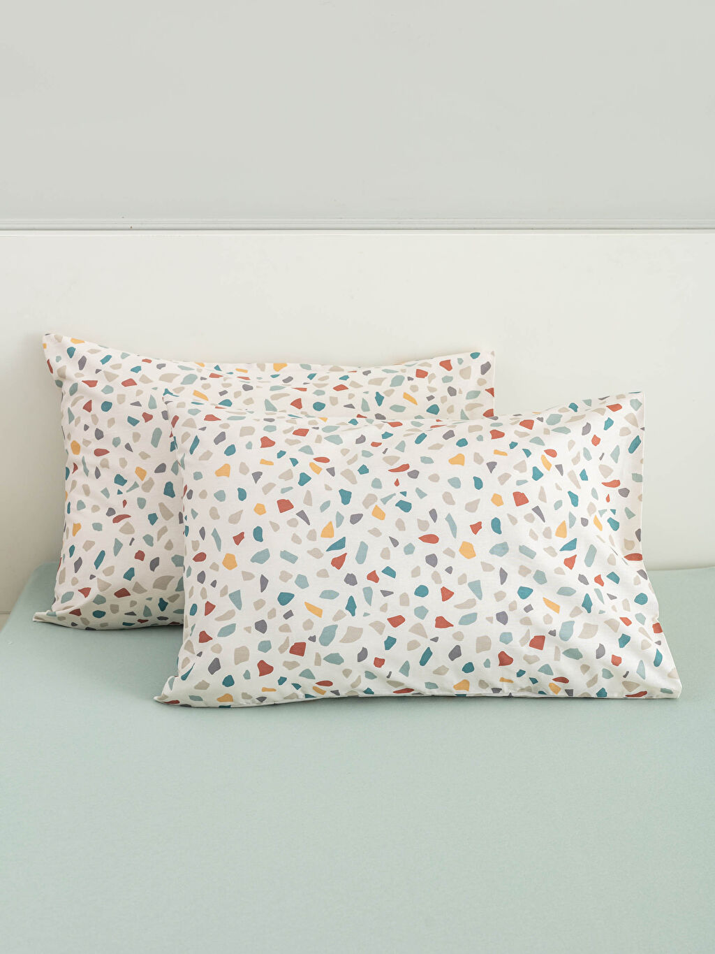 Çok Renkli Baskılı Dokuma Yastık Kılıfı 2�li 50x70 Cm LC Waikiki Çok Renkli Baskılı Dokuma Yastık Kılıfı 2�li 50x70 Cm LC Waikiki