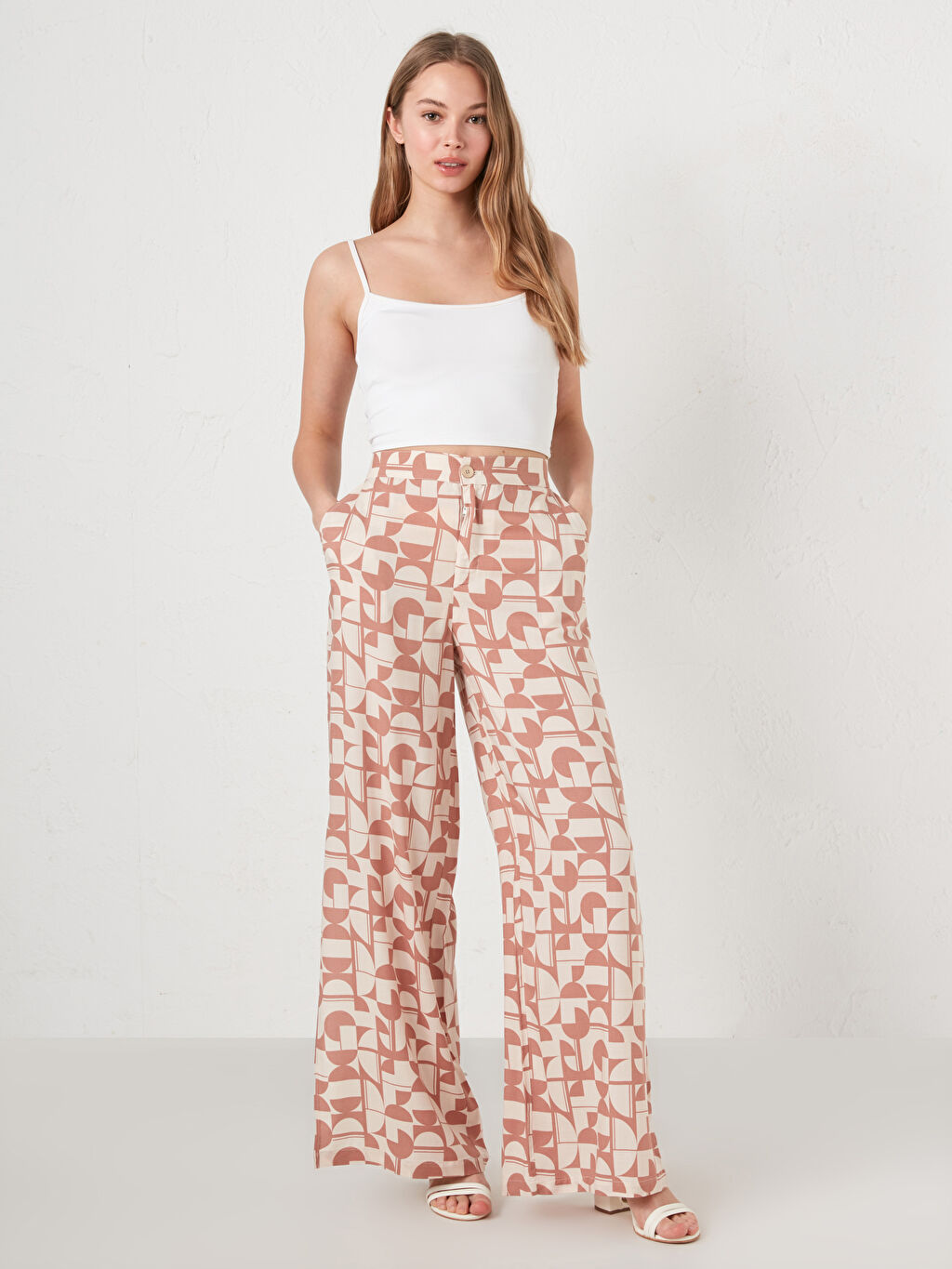 Bej Lcw Casual Desenli Standart Fit Genis Paca Yirtmac Detayli Kadin Pantolon Lc Waikiki