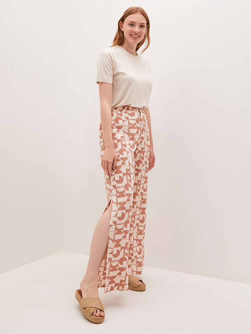 Bej Lcw Casual Desenli Standart Fit Genis Paca Yirtmac Detayli Kadin Pantolon Lc Waikiki