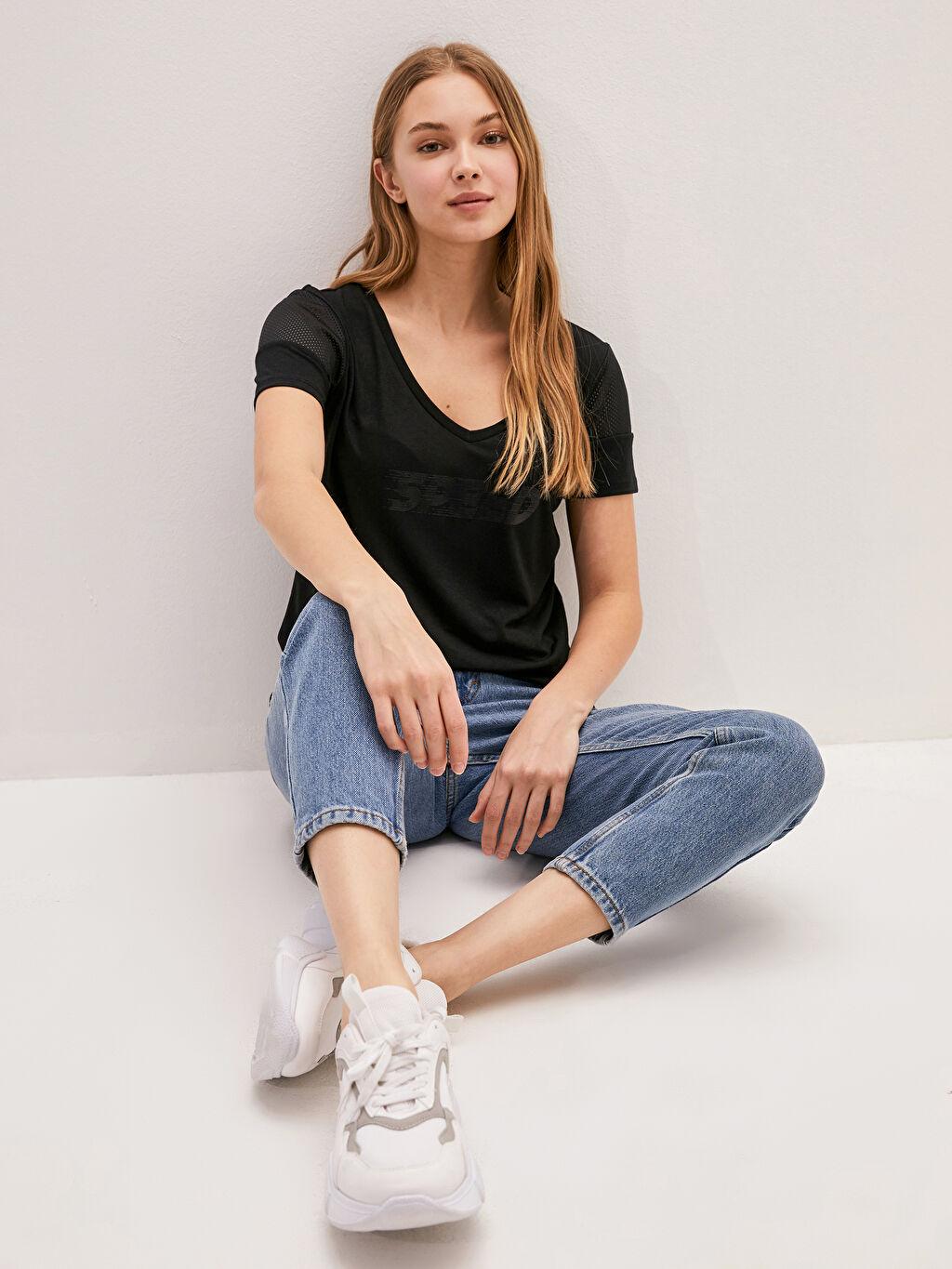 Siyah LCW ACTIVE V Yaka Baskılı Kısa Kollu Kadın Spor