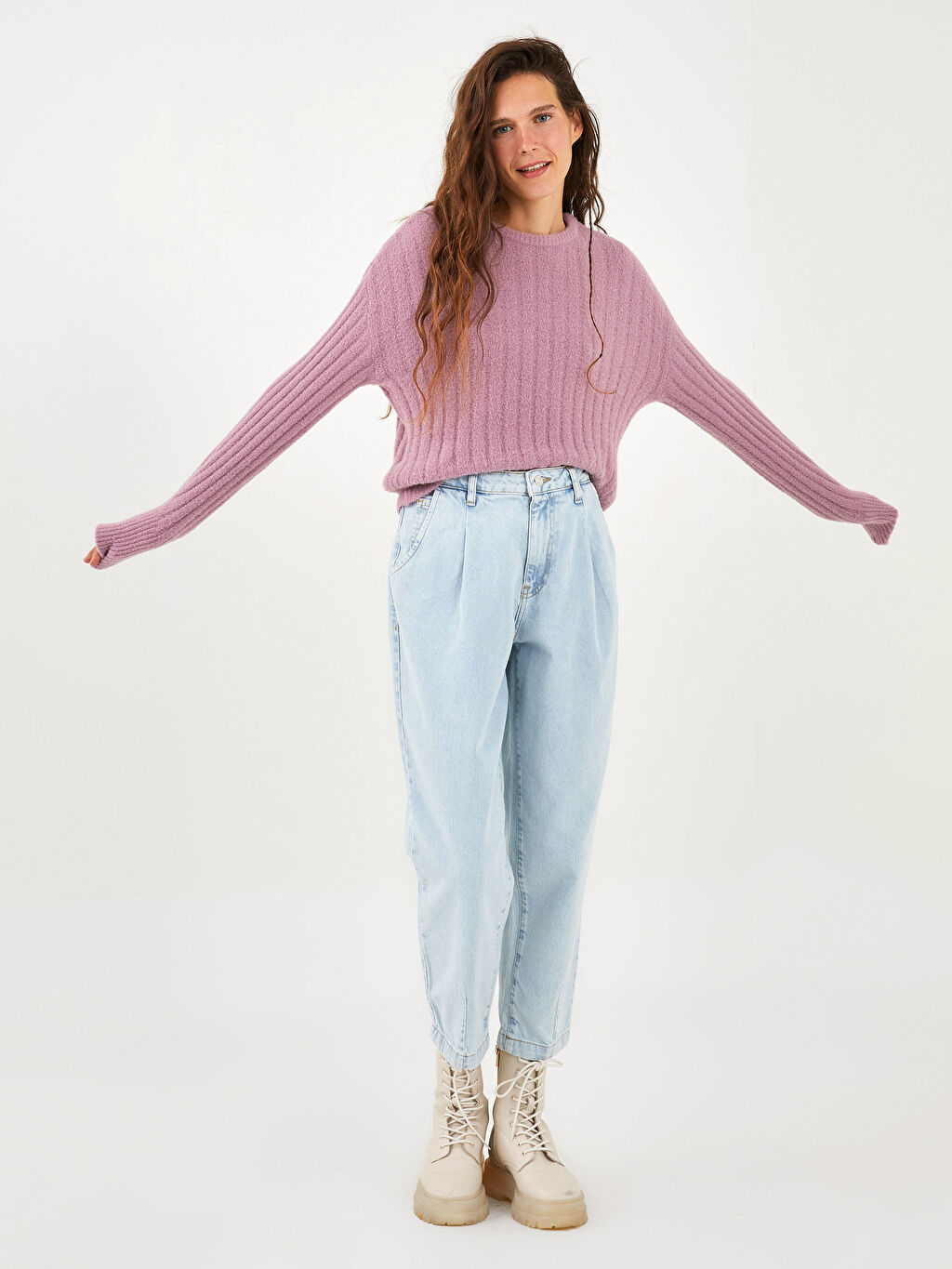 Женские джинсы с карманами обычной посадки -W1J347Z8-K9M