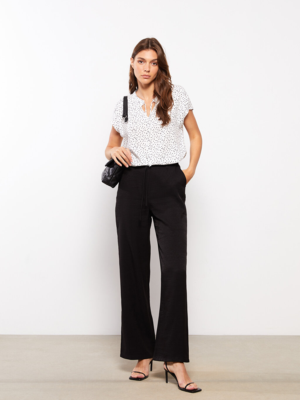 Relaxed Trousers Three Ways Outfit Ideas for Fall  Brooklyn Blonde  Trousers  women outfit Casual work outfits Casual chic outfit