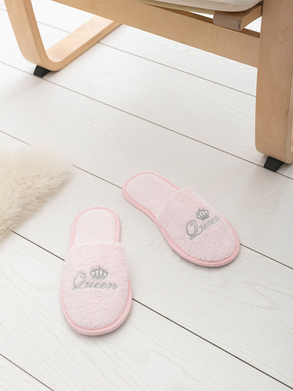 Pembe Pembe Nakışlı Ev Terliği LC Waikiki