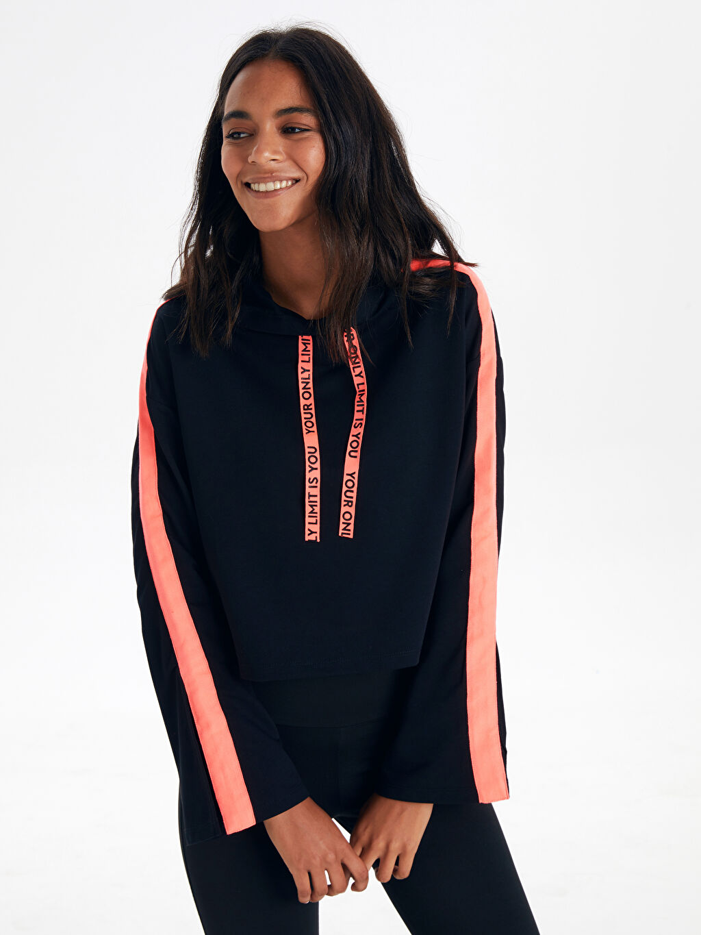 Siyah Kollari Serit Detayli Kapusonlu Sweatshirt Lc Waikiki