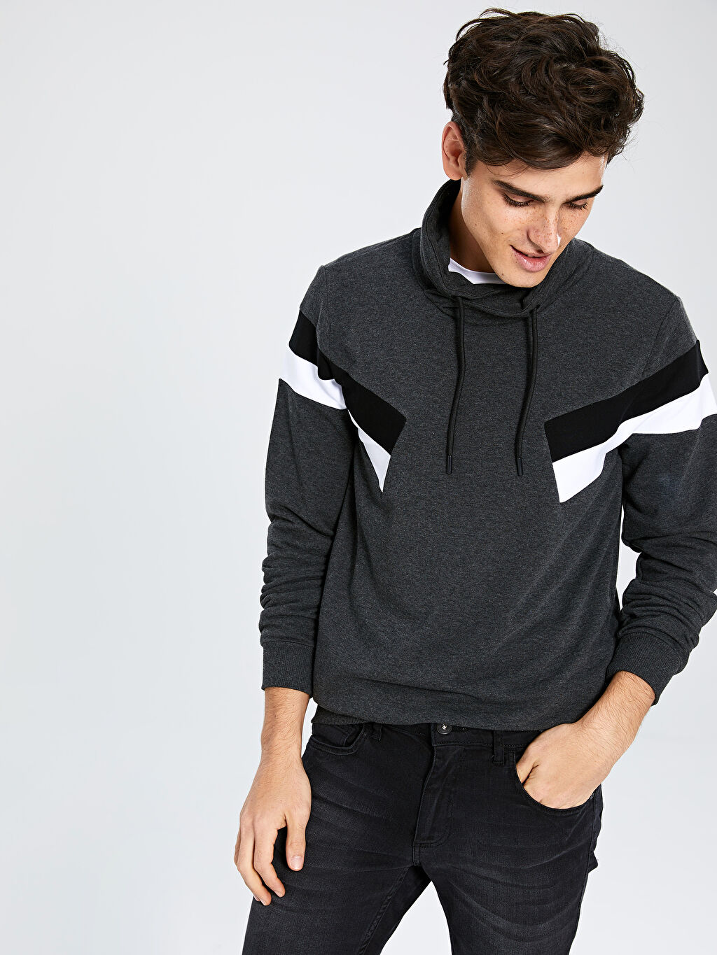 Antrasit Rahat Kalip Kesis Yaka Sweatshirt Lc Waikiki