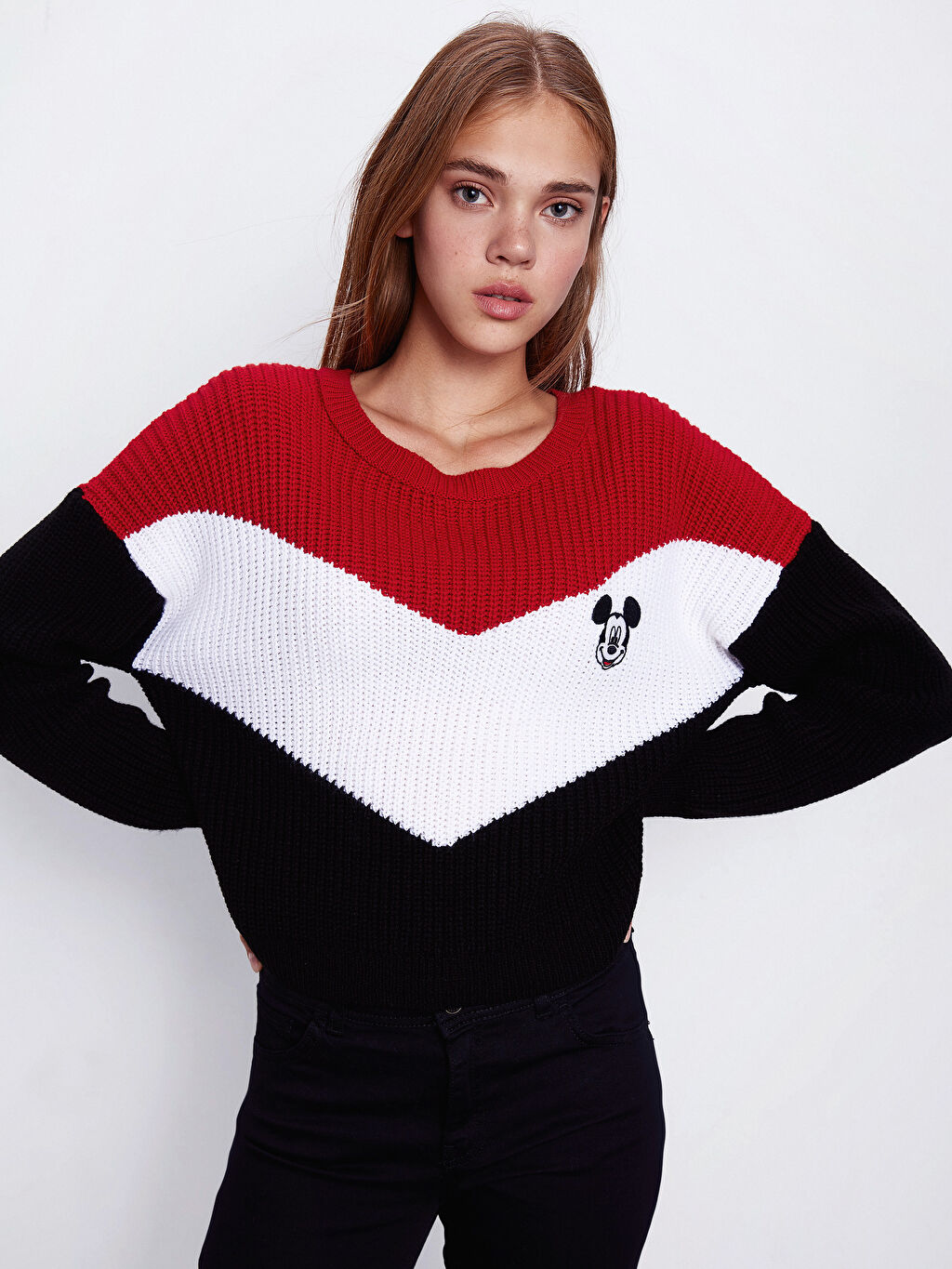 Siyah Mickey Mouse Baskili Renk Bloklu Triko Kazak Lc Waikiki