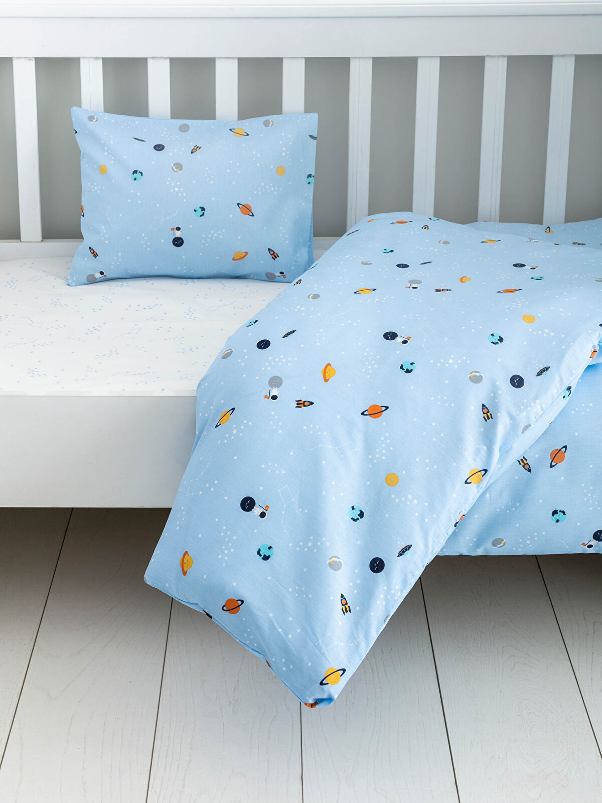 Çok Renkli Desenli Dokuma Erkek Bebek Nevresim Takımı LC Çok Renkli Desenli Dokuma Erkek Bebek Nevresim Takımı LC