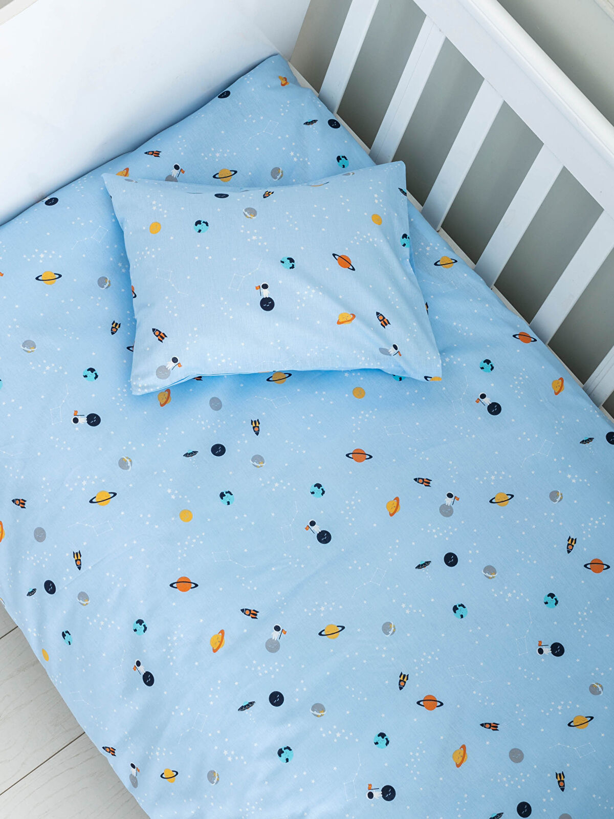 Çok Renkli Desenli Dokuma Erkek Bebek Nevresim Takımı LC Çok Renkli Desenli Dokuma Erkek Bebek Nevresim Takımı LC