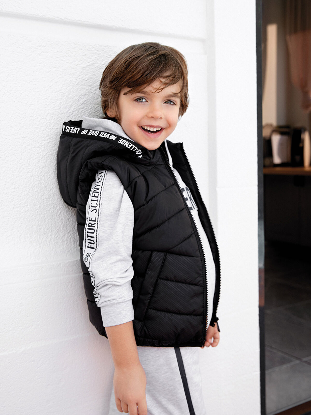 Siyah Erkek Çocuk Kalın Şişme Yelek LC Waikiki