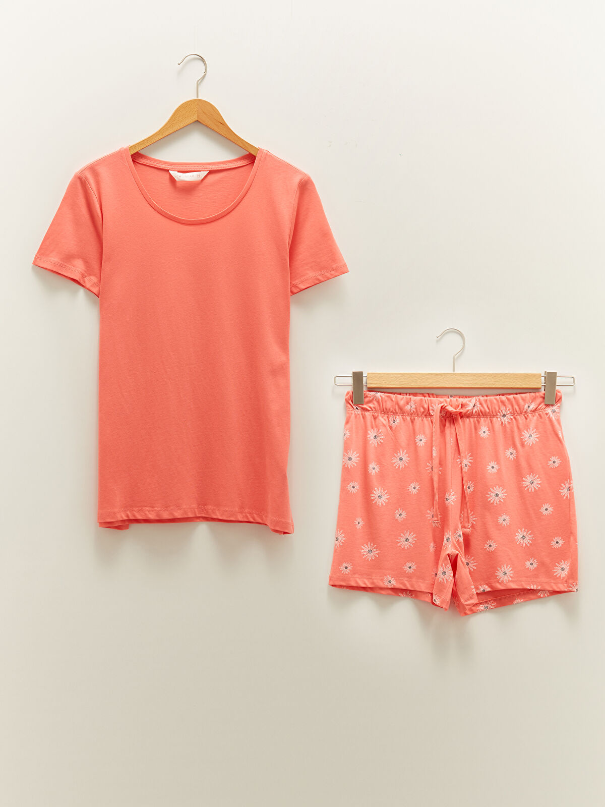 Pembe Bisiklet Yaka Dugme Detayli Uzun Kollu Kadin Pijama Takimi Lc Waikiki