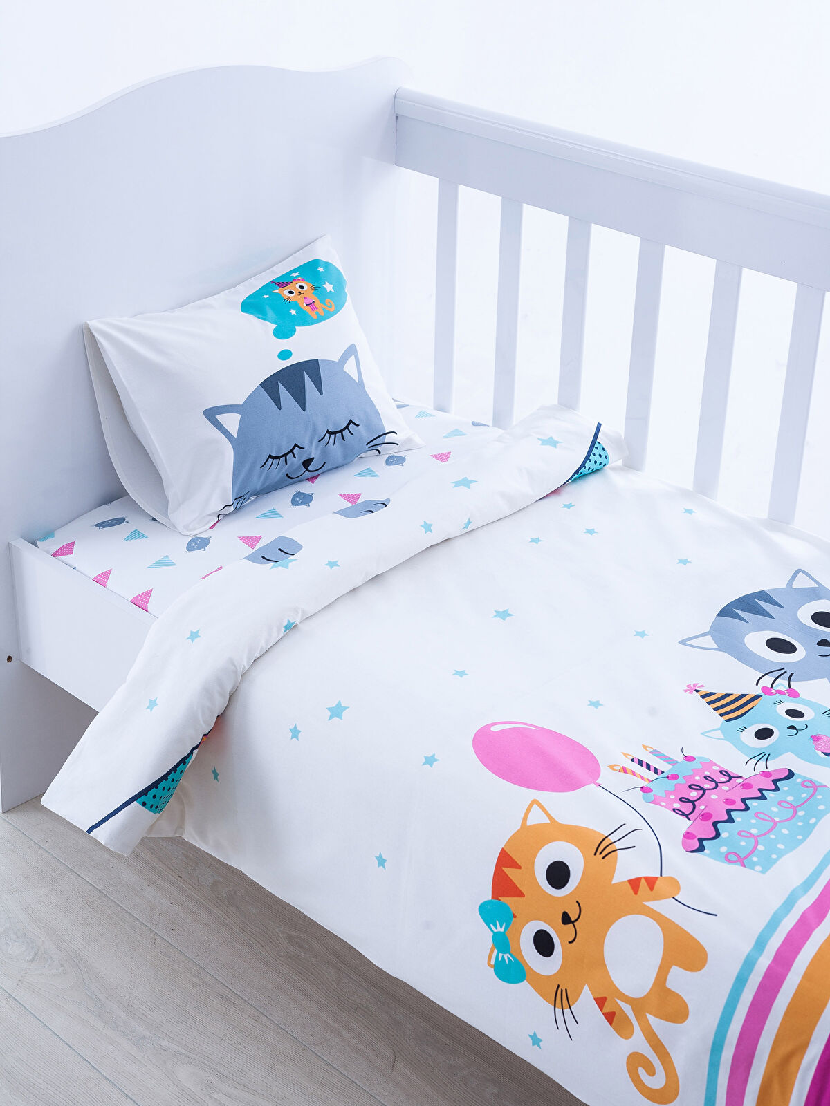 Beyaz Beyaz Bebek Nevresim Takımı LC Waikiki Beyaz Beyaz Bebek Nevresim Takımı LC Waikiki