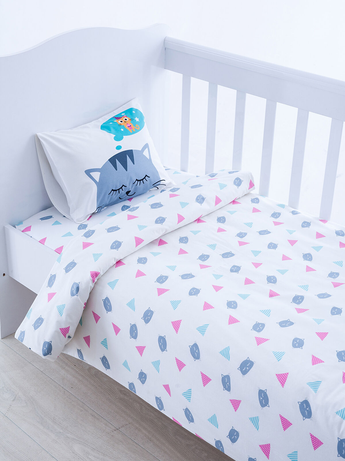 Beyaz Beyaz Bebek Nevresim Takımı LC Waikiki Beyaz Beyaz Bebek Nevresim Takımı LC Waikiki