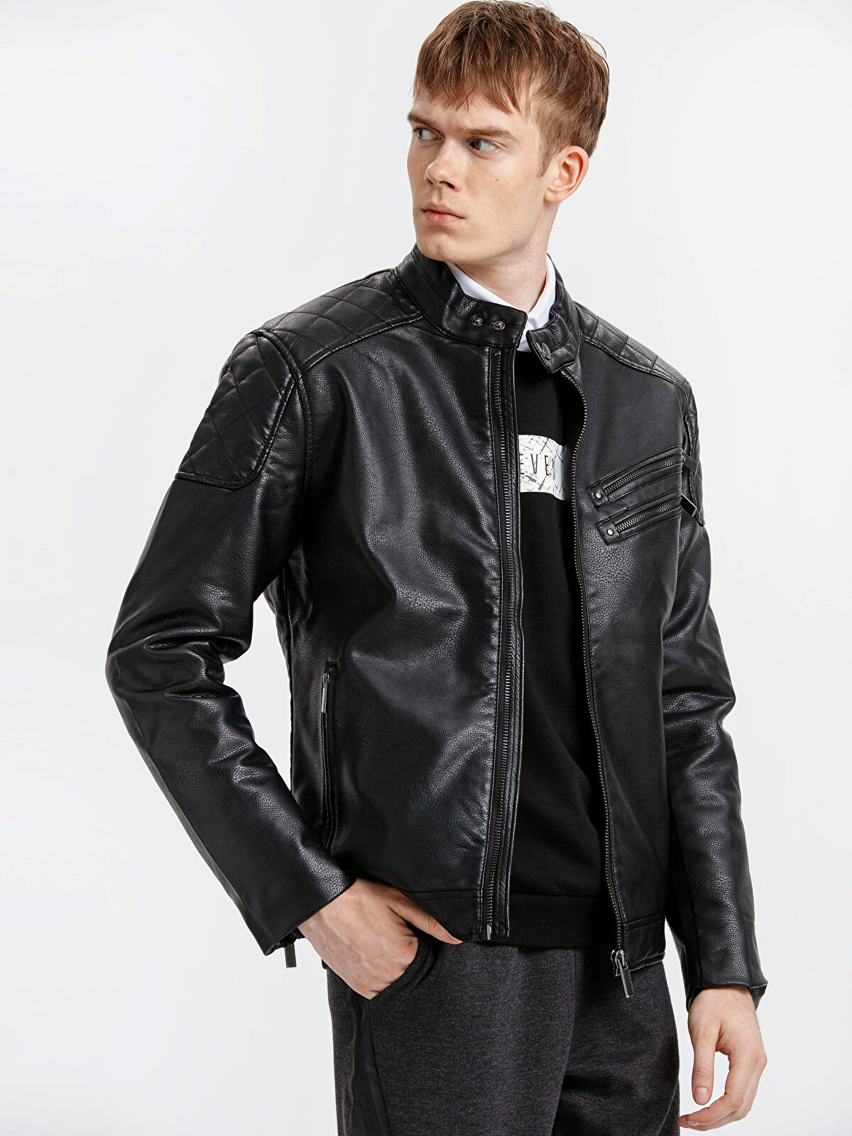Siyah Slim Fit Hakim Yaka Deri Gorunumlu Mont Lc Waikiki