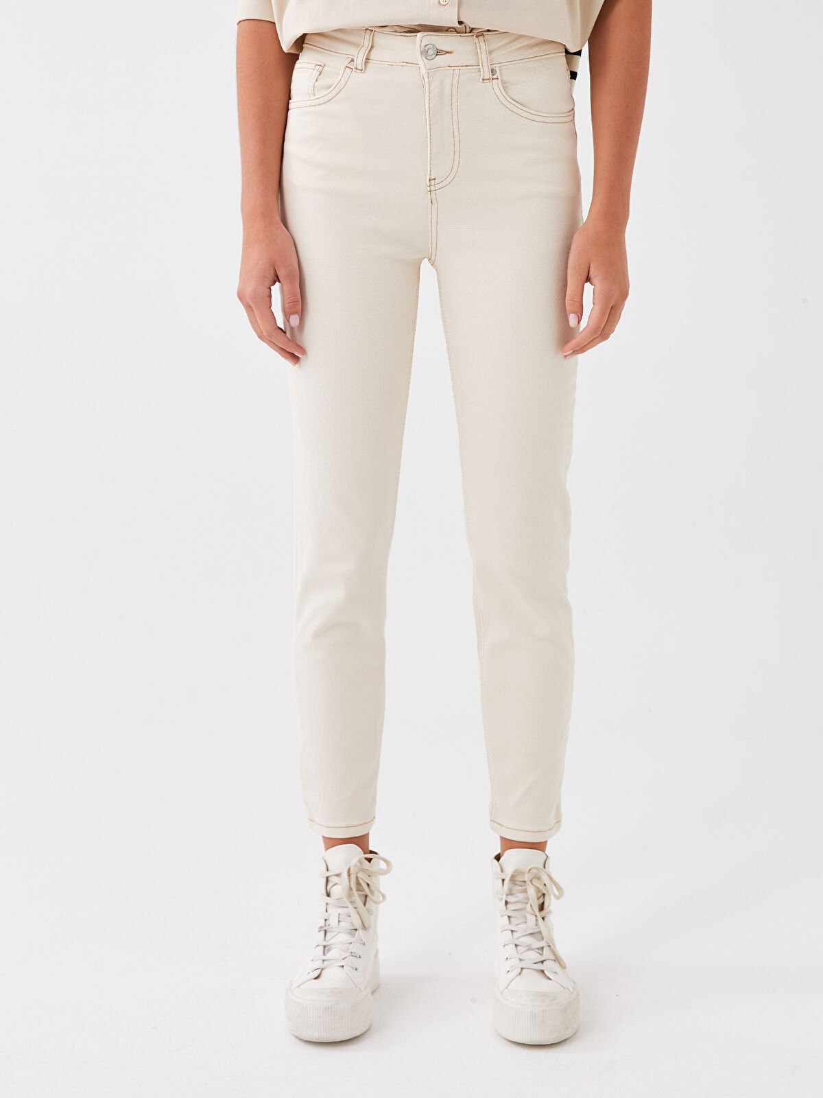 Jean mom ecru new arrivals