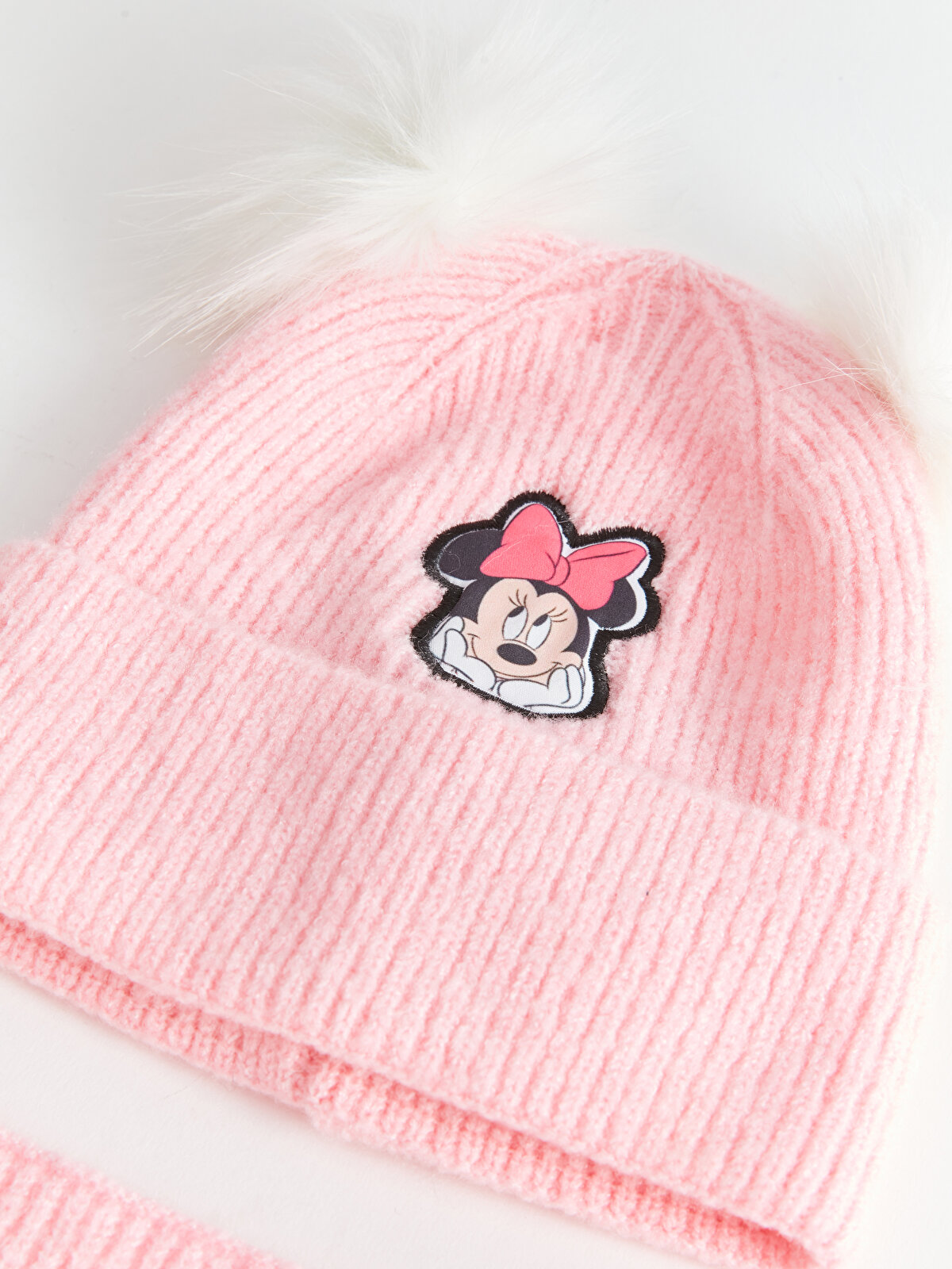 Minnie Mouse Embroidered Girl's Beret and Neck Collar 
