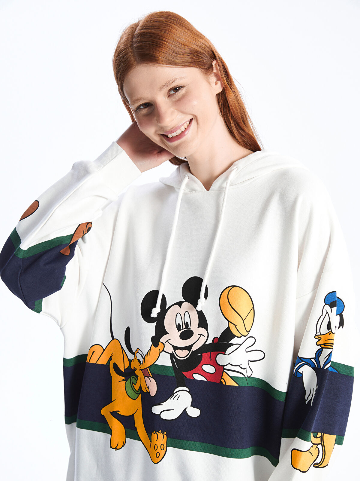 Mickey Mouse ve Arkada lar Bask l Uzun Kollu Oversize Kad n Hoodie S4AI81Z8 R9J S4AI81Z8 R9J LC Waikiki