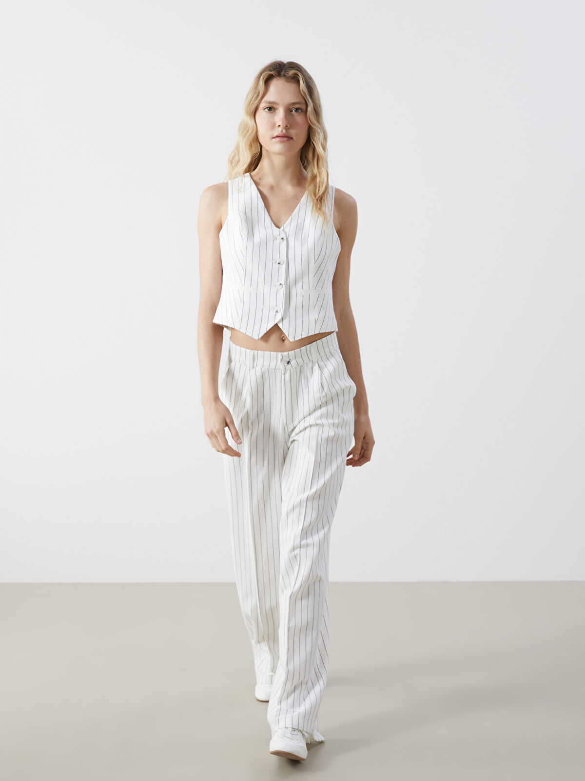 リュミエスD75L XSIDE V-Neck Striped Linen Blend Women's Classic Waistcoat
